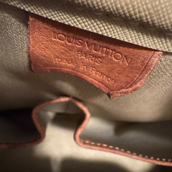 Louis Vuitton bag preloved see pics for wear smoke free home clean - Picture 8 of 9